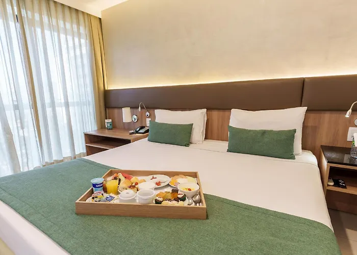 Athos Bulcão Hplus Executive